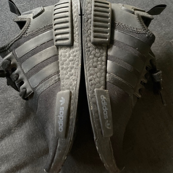 Adidas Originals NMD R1 J Black FW0397 Size 5 - Picture 2 of 5
